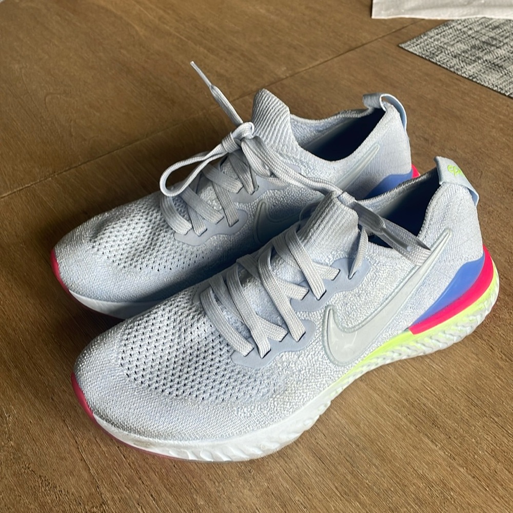 6y Nike epic react shoe in a silvery blue
